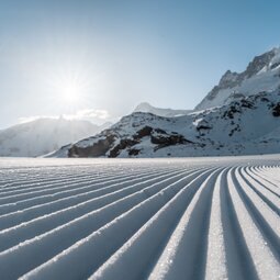 Nahaufnahme einer perfekt präparierten Pisten 