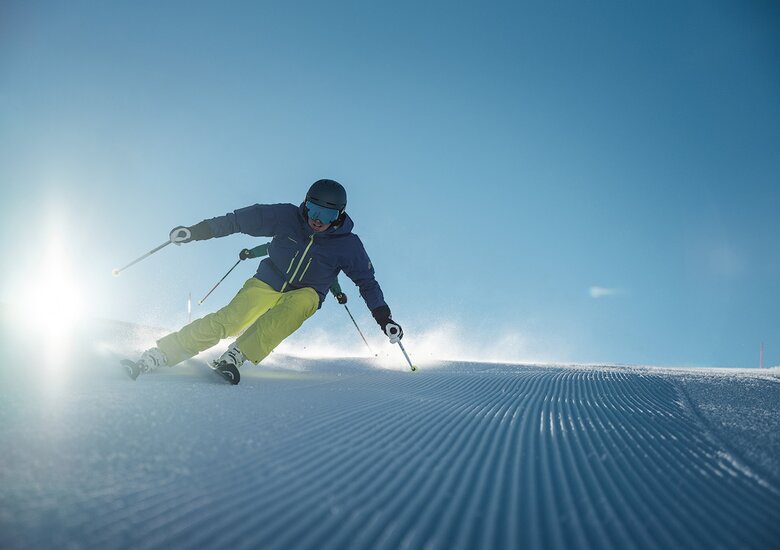 Skifahren in Zermatt Skiing on freshly groomed slopes