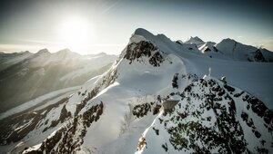 Verschneiter Berg | © Zermatt Bergbahnen AG