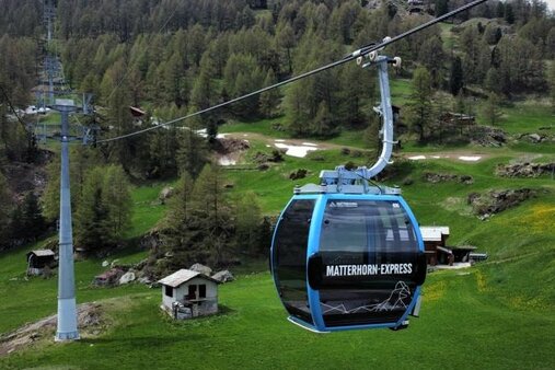 Omega 4 Kabine vom Matterhorn Express bei der Testfahrt Richtung Schwarzsee | © Zermatt Bergbahnen AG