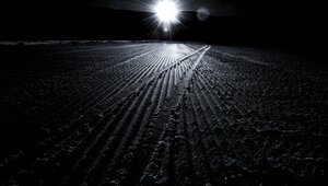 Black and white photo of freshly groomed pistes at night | © Mateusz Bocian