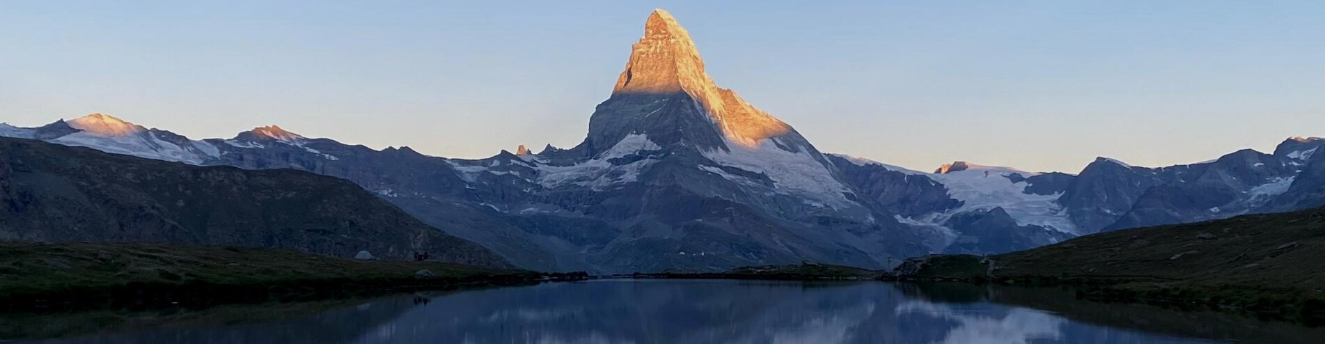 Sonnenaufgang am Stellisee | © Beatrice Kronig Morgenlicht auf dem Matterhorn und die Spiegelung der fantastischen Aussicht im Stellisee | © Beatrice Kronig